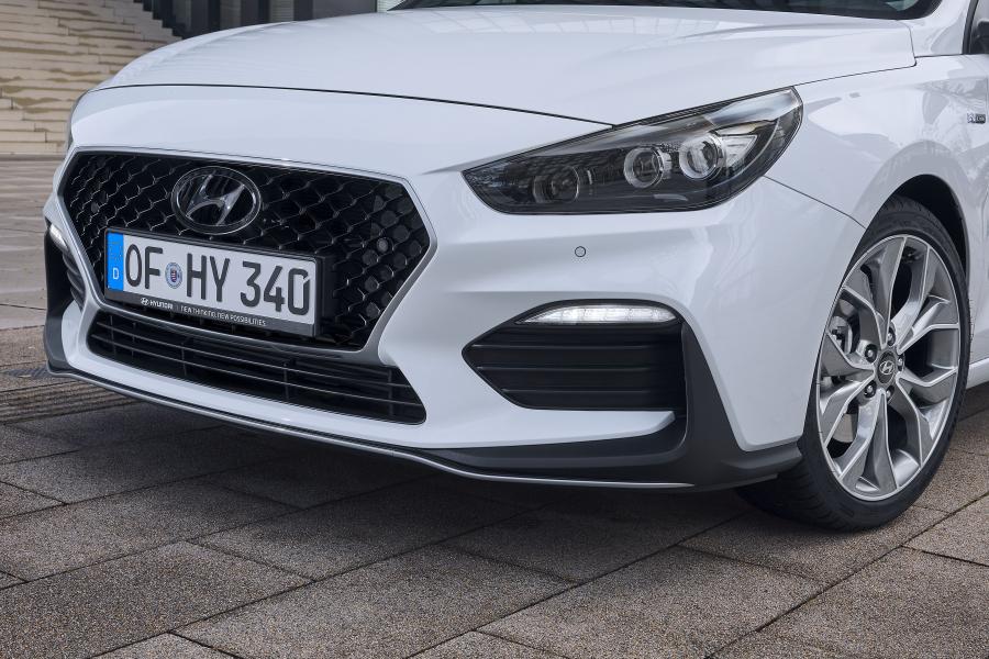 Детали экстерьера Hyundai i30 Fastback N Line 2018 года  (WW) (фото 12 из 35)